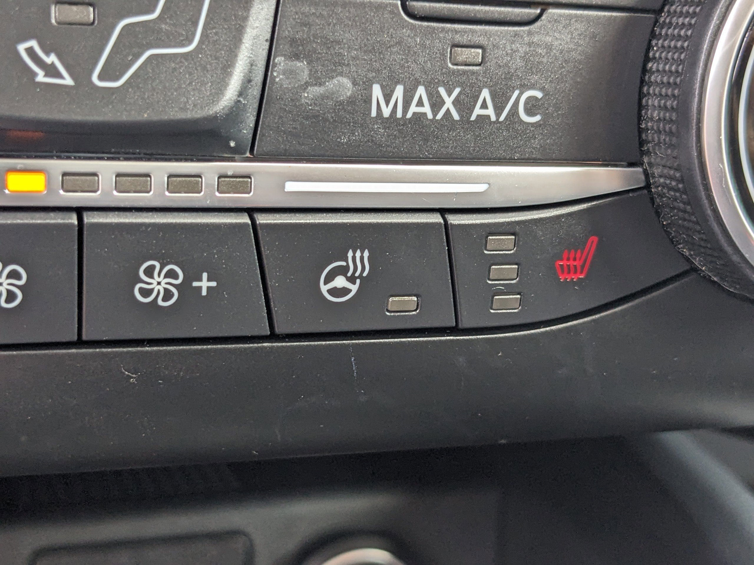 Certified 2020 Ford Escape Titanium image 25