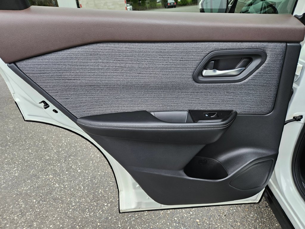 Used 2021 Nissan Rogue SV FWD image 14