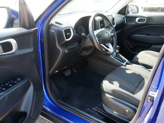 Used 2022 Hyundai Venue SEL FWD image 11