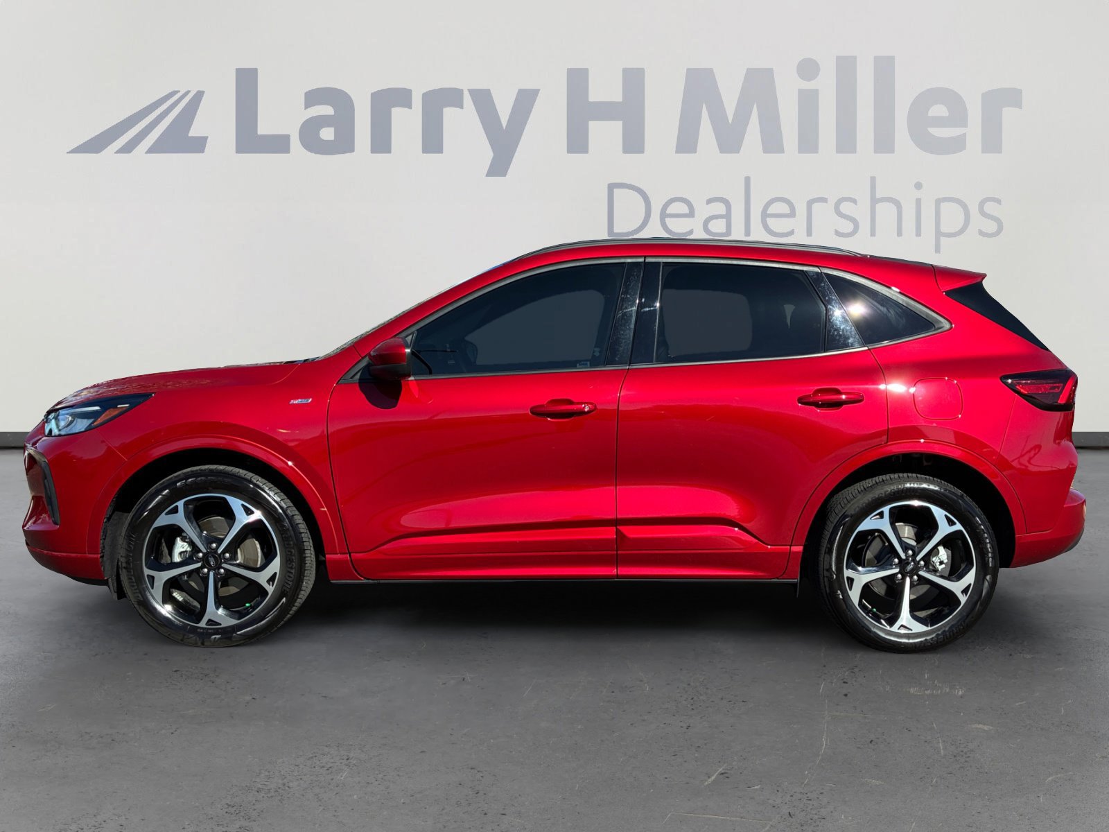 Certified 2023 Ford Escape ST-Line Select w/ Tech Pack #2 image 2