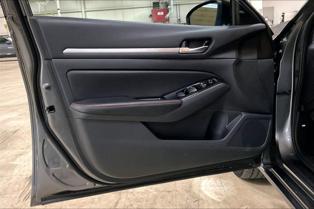 Used 2025 Nissan Altima 2.5 SR AWD/4WD image 21