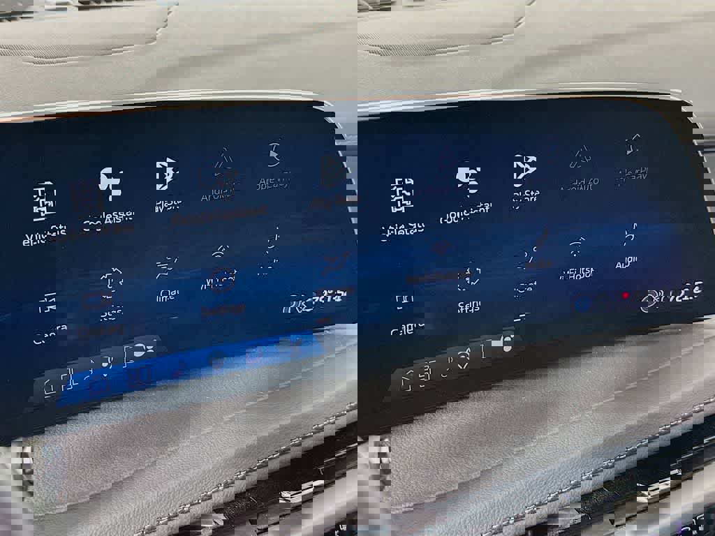 Used 2025 Cadillac XT4 Premium Luxury image 20