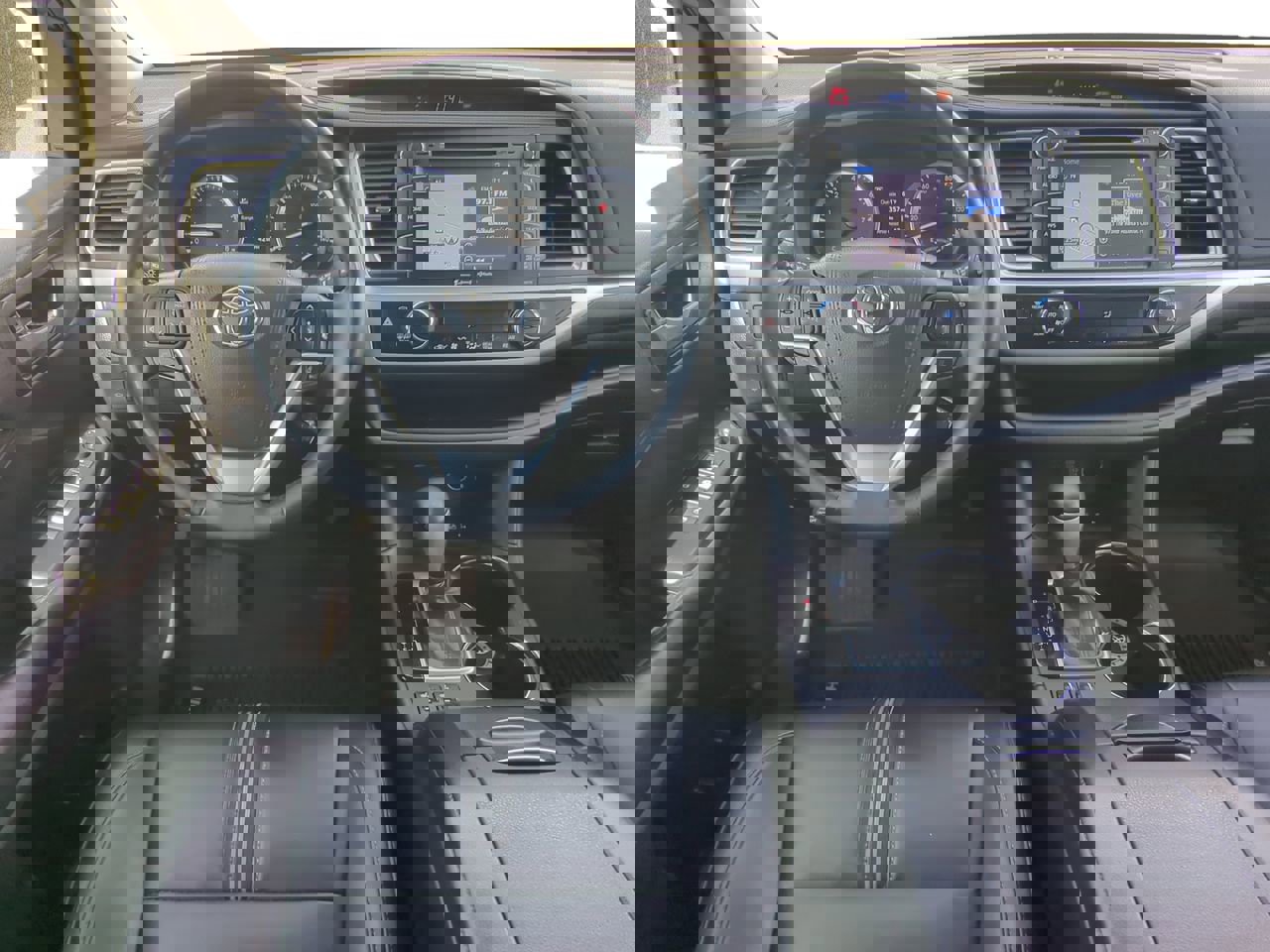 Used 2018 Toyota Highlander SE image 14