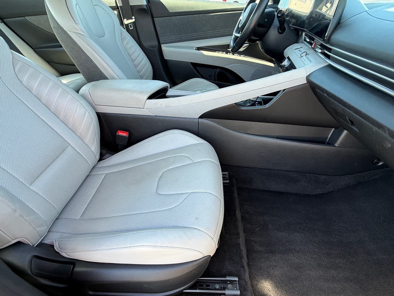 Used 2024 Hyundai Elantra Limited FWD image 10