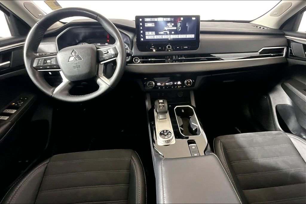 Used 2025 Mitsubishi Outlander SE AWD/4WD image 11