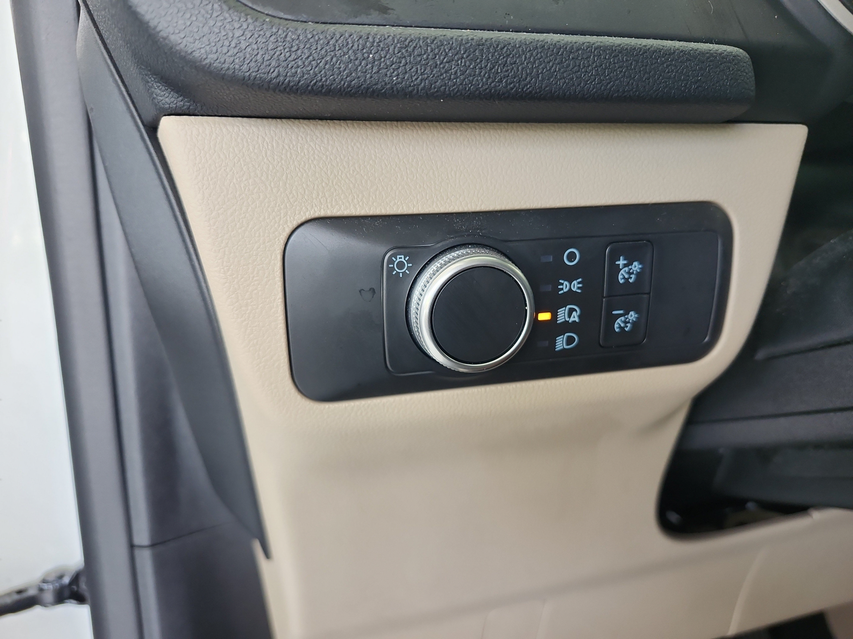 Certified 2020 Ford Escape SE FWD image 12