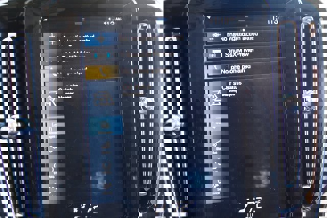 Used 2020 Volvo XC40 T4 Momentum image 28