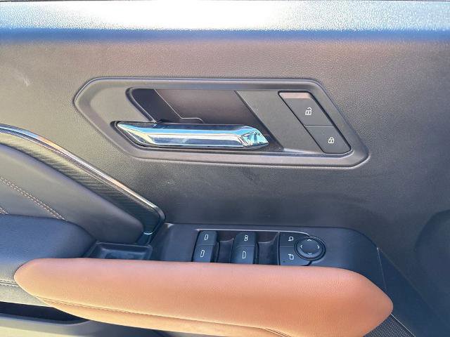 Used 2024 GMC Canyon AT4 w/ Technology Package image 16