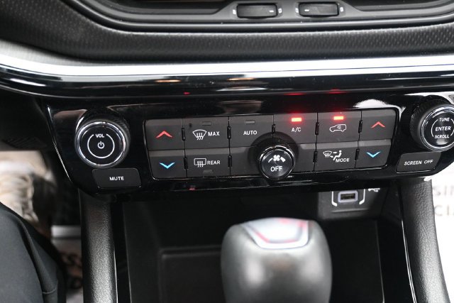 Used 2025 Jeep Compass Trailhawk AWD/4WD image 13