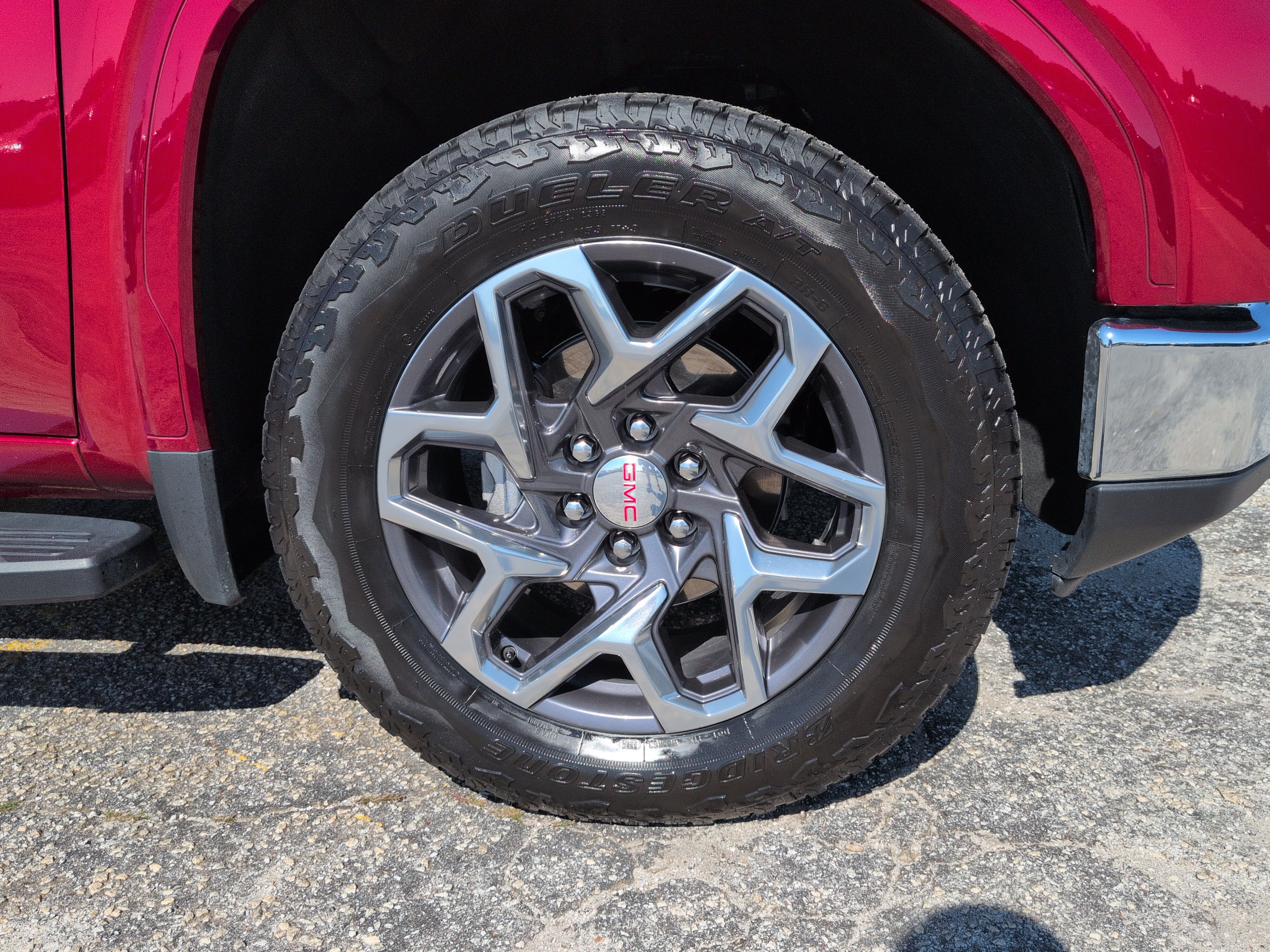 Used 2025 GMC Sierra 1500 SLT w/ SLT Premium Plus Package AWD/4WD image 9