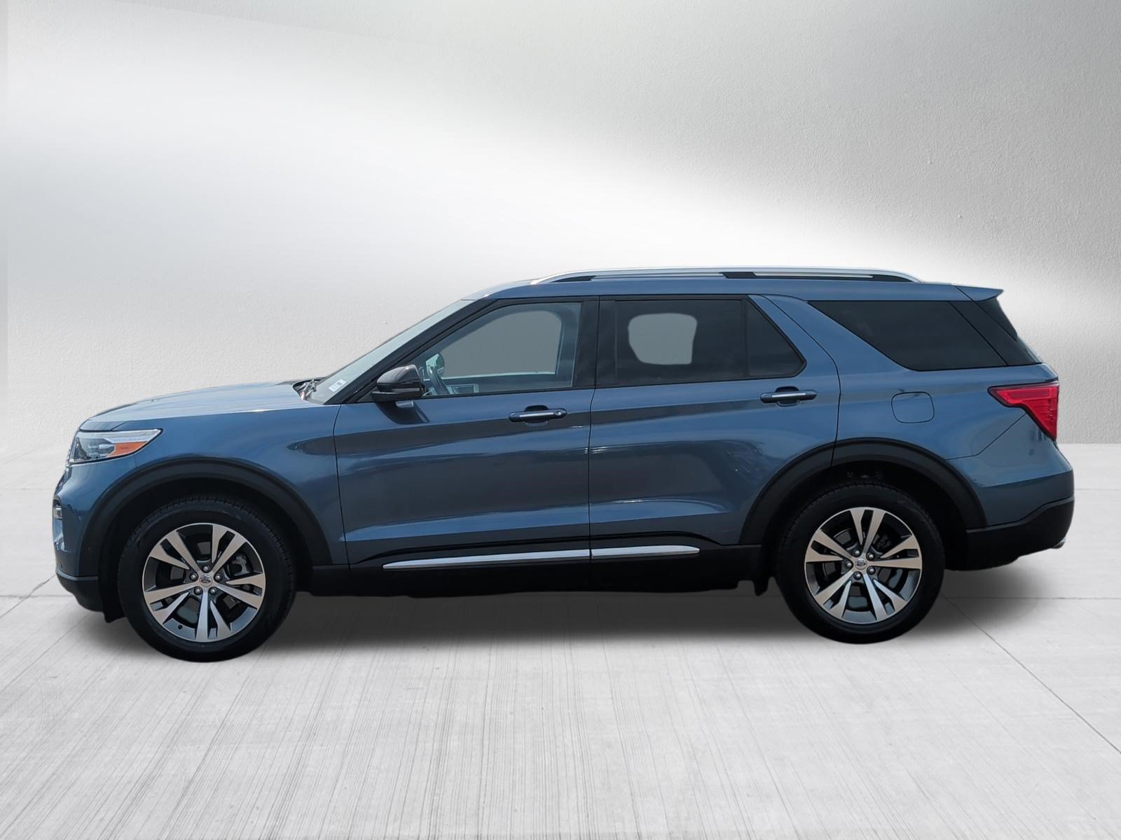 Certified 2020 Ford Explorer Platinum w/ Premium Technology Package AWD/4WD image 4