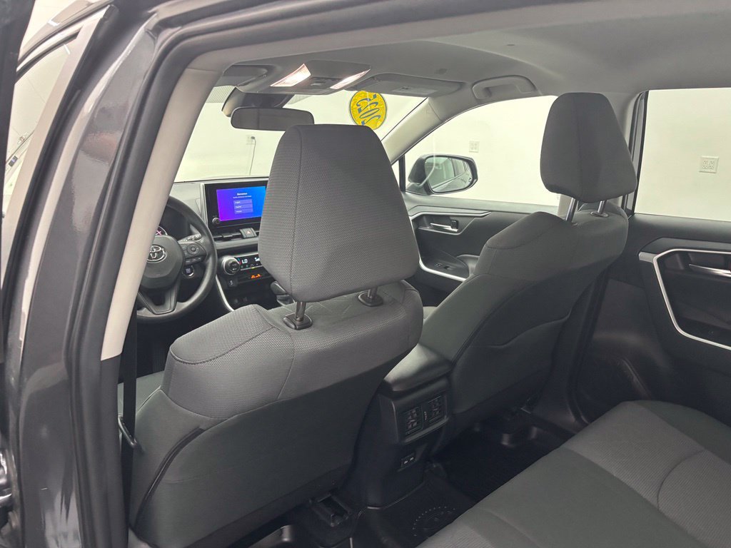 Used 2025 Toyota RAV4 XLE AWD/4WD image 34