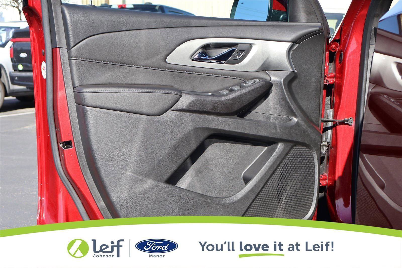 Used 2023 Chevrolet Traverse LT image 10