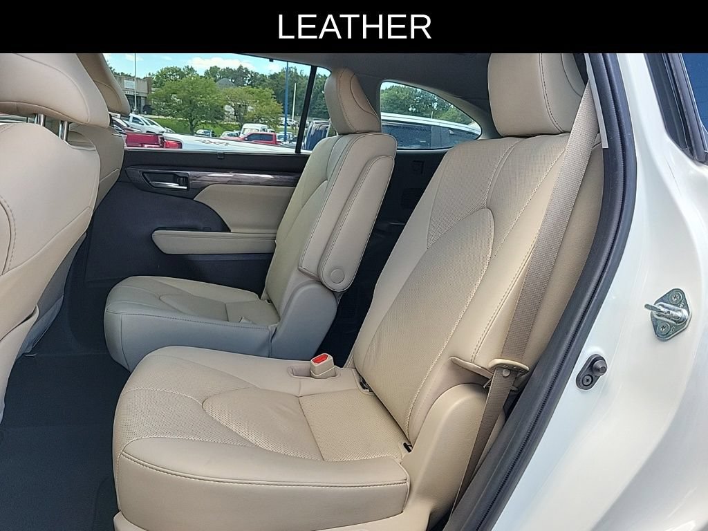 Used 2020 Toyota Highlander Limited FWD image 11