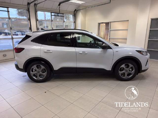 Certified 2025 Ford Escape ST-Line FWD image 10