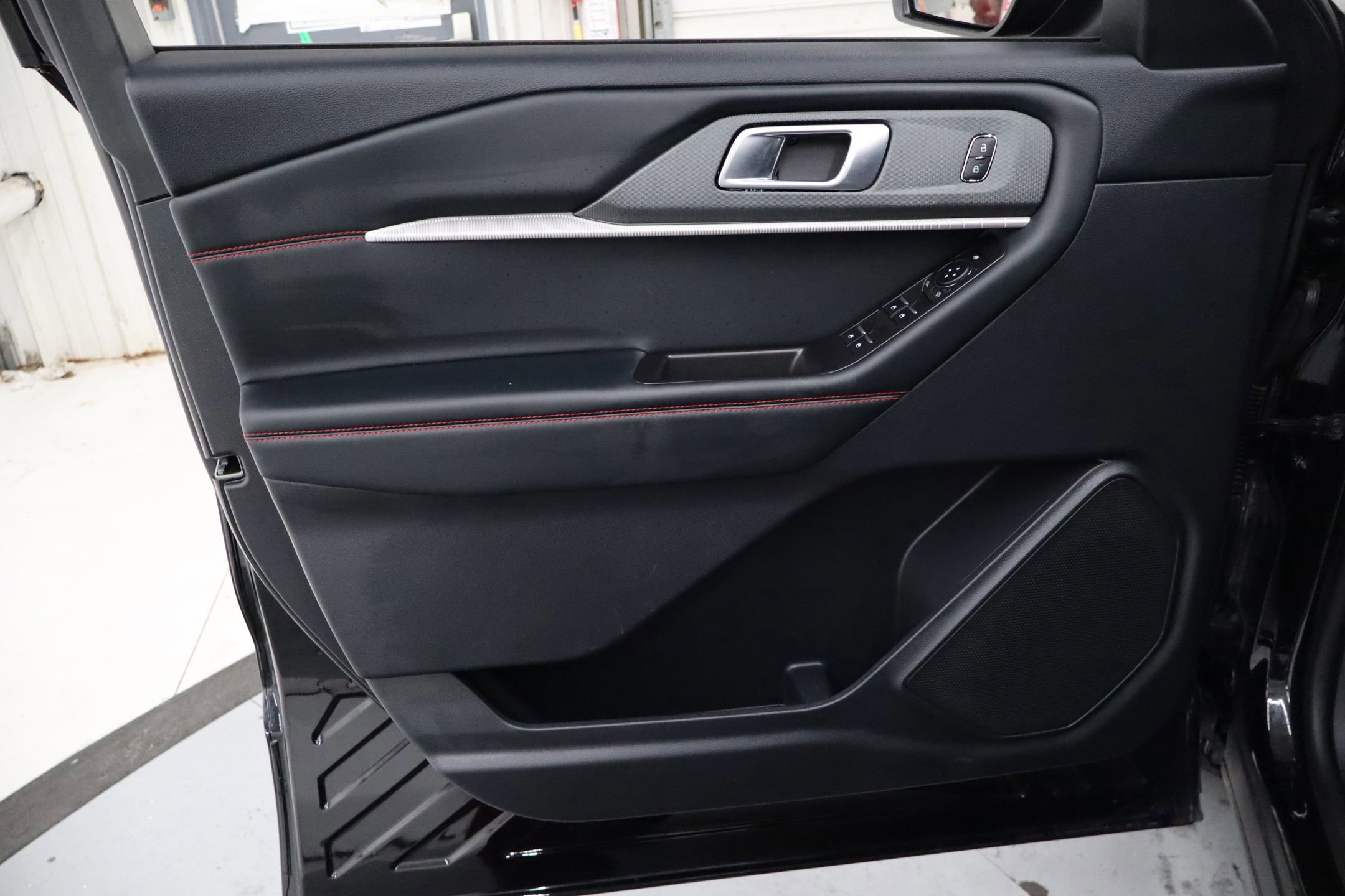 Certified 2025 Ford Explorer ST-Line w/ ST-Line Street Pack image 20