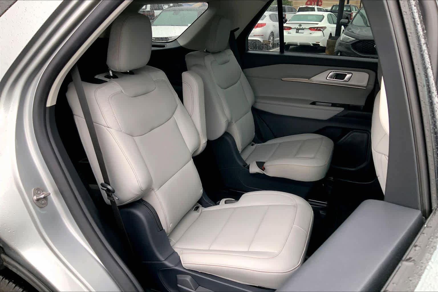 Certified 2025 Ford Explorer Active w/ Active Comfort Package RWD image 19