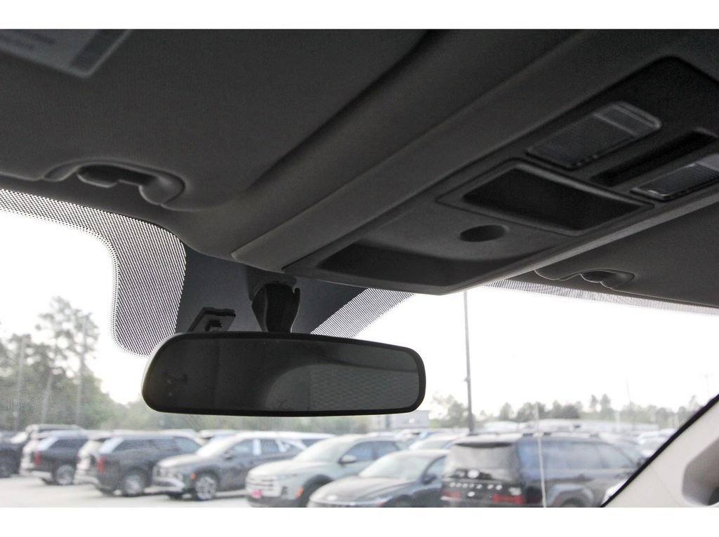 Used 2018 RAM 2500 Tradesman w/ Chrome Appearance Group image 22