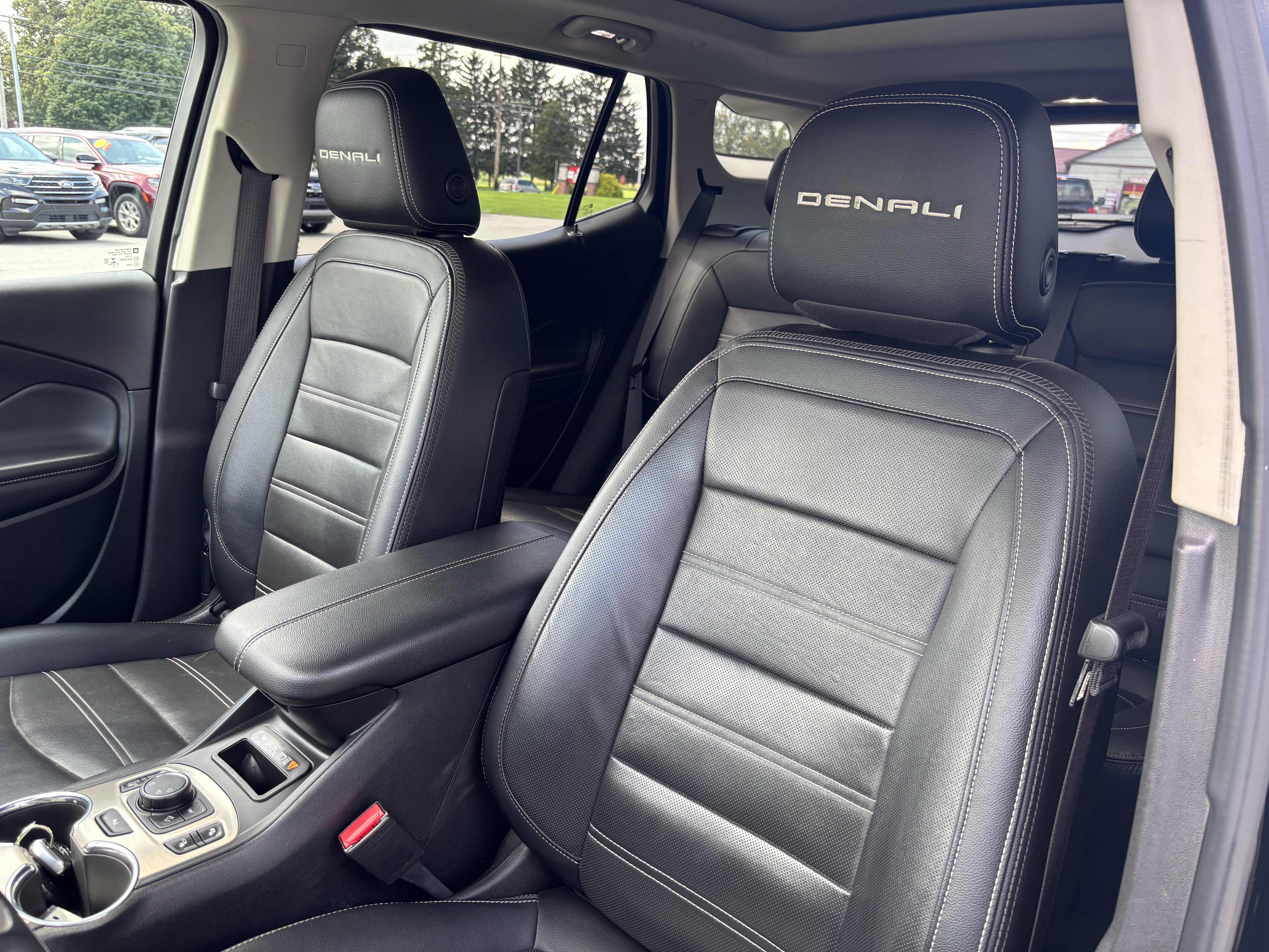 Used 2022 GMC Terrain Denali w/ LPO, 'HIT The Road' Package AWD/4WD image 17