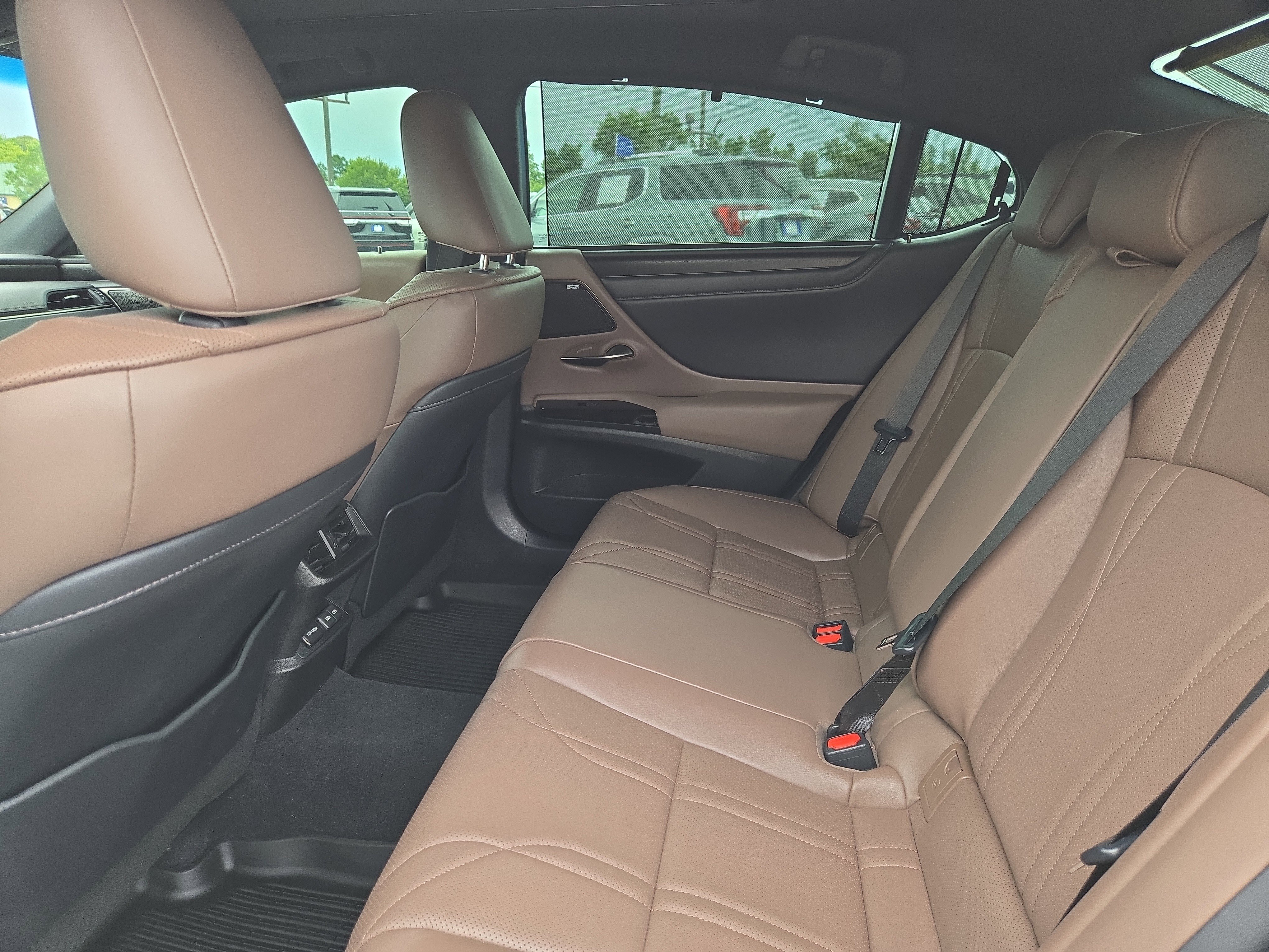 Used 2024 Lexus ES 350 Ultra Luxury w/ Accessory Package (Z2) FWD image 14