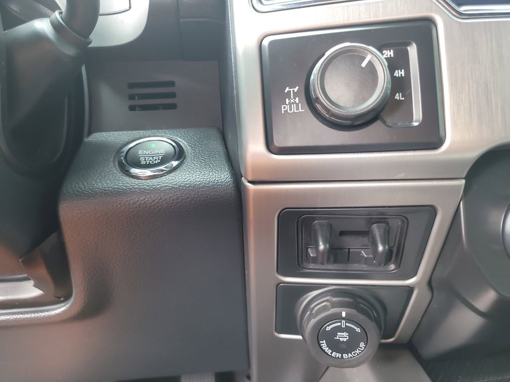 Certified 2022 Ford F250 Platinum w/ FX4 Off-Road Package AWD/4WD image 26