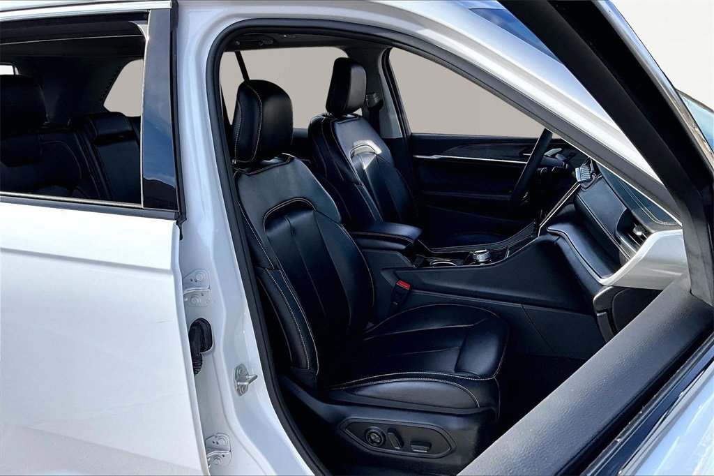 Used 2023 Jeep Grand Cherokee Limited image 9