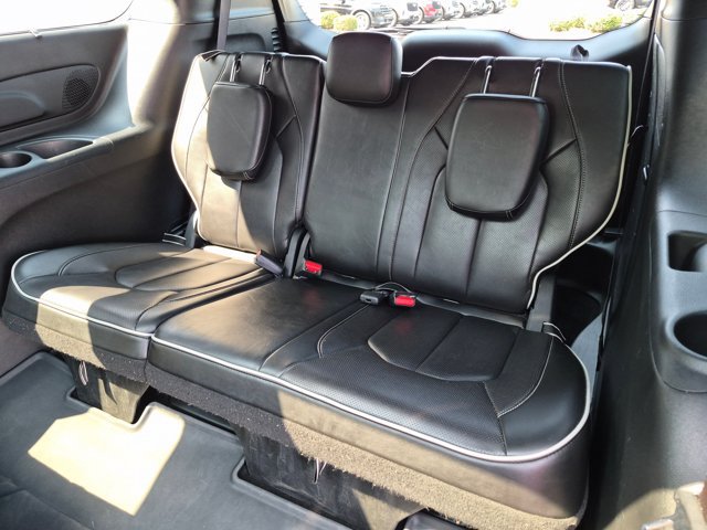 Used 2025 Chrysler Pacifica Limited FWD image 29