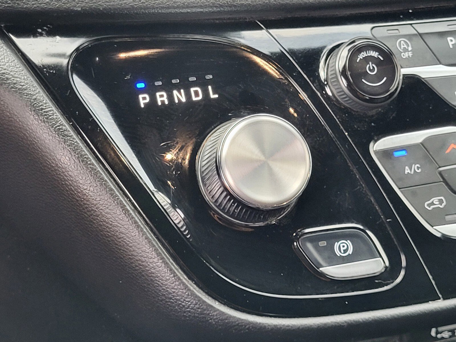 Used 2025 Chrysler Pacifica Select image 25