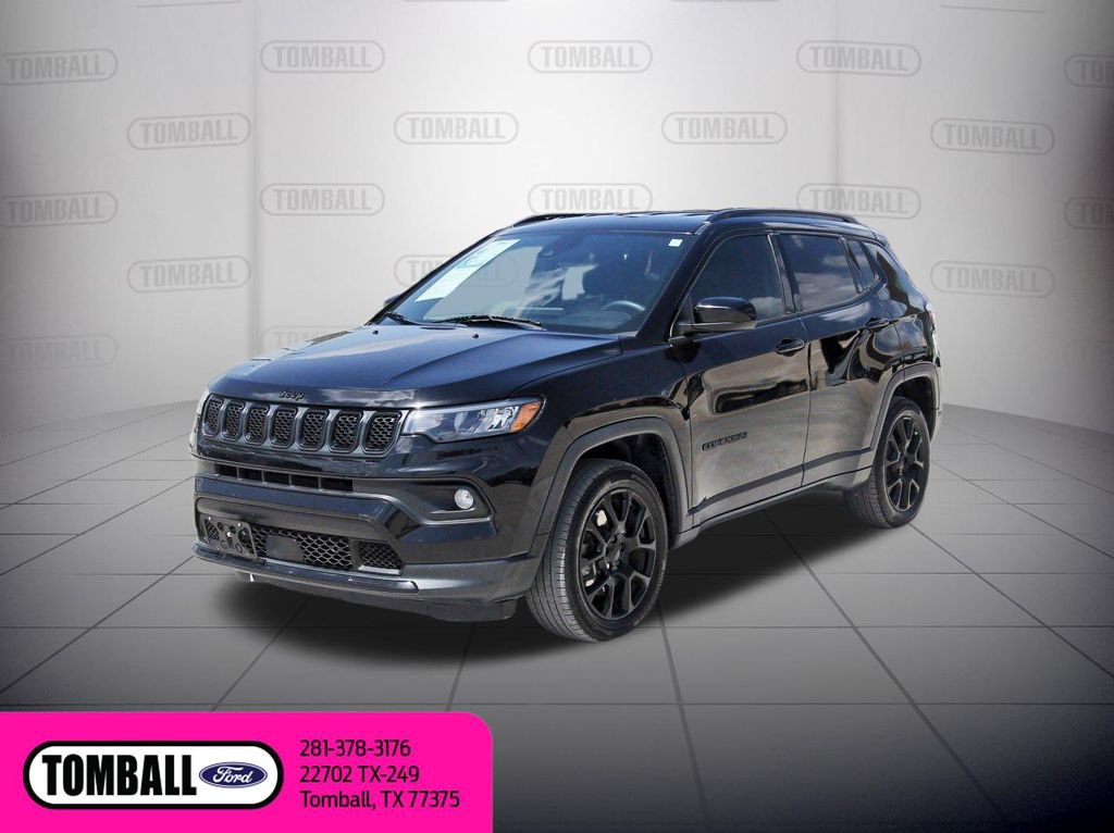 Used 2023 Jeep Compass Latitude AWD/4WD image 3