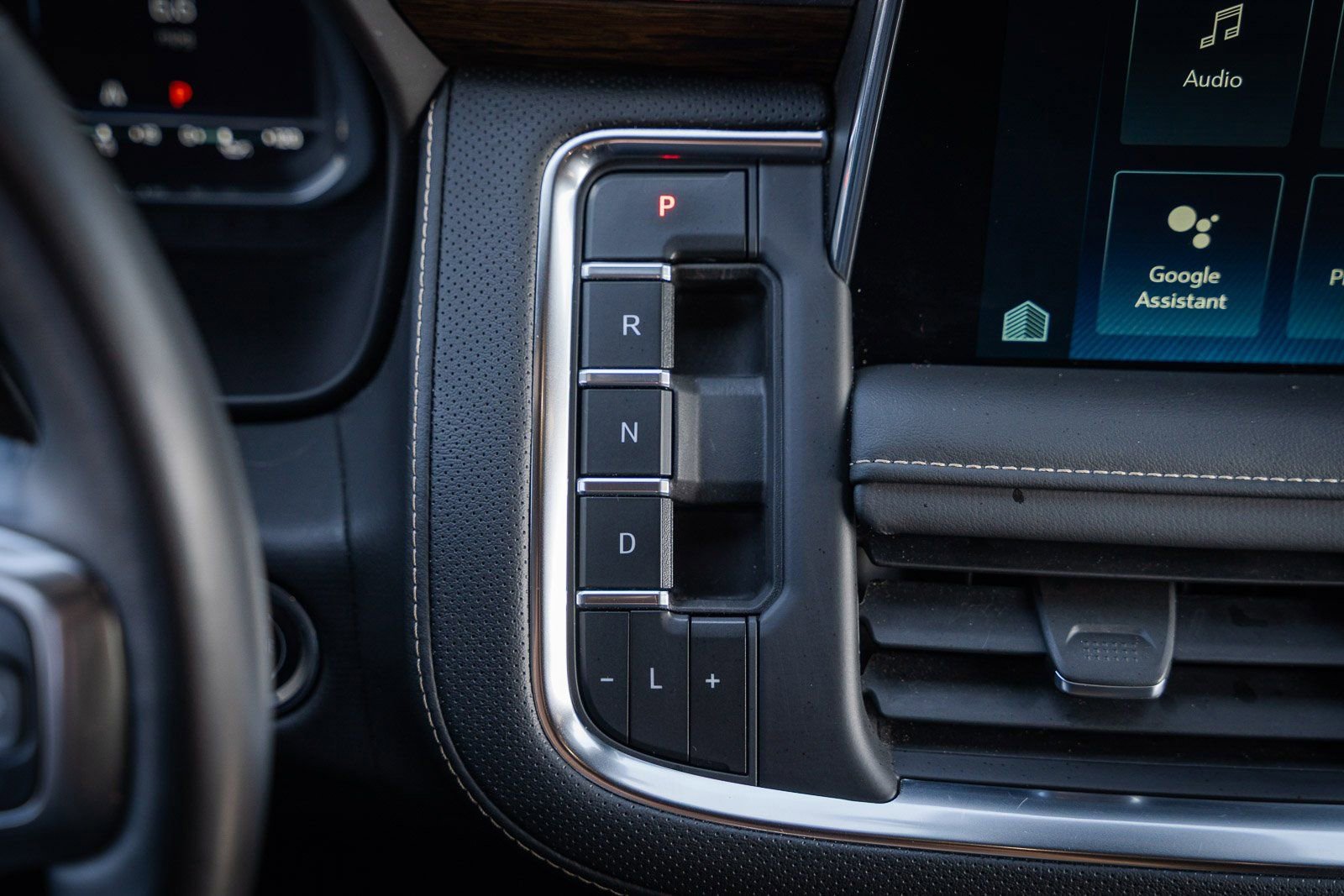 Used 2023 Chevrolet Suburban Premier image 31