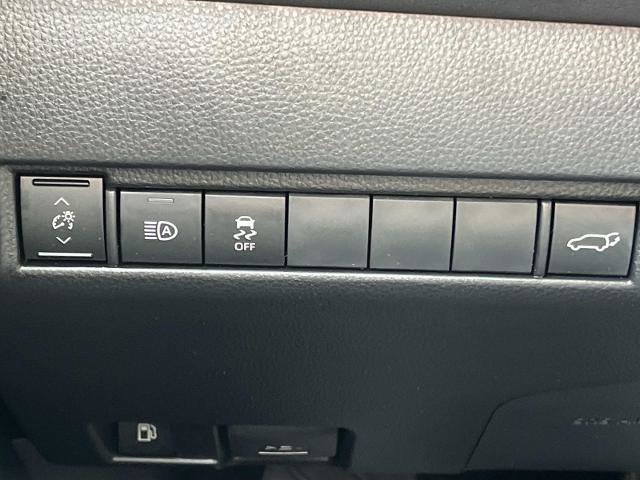 Used 2023 Toyota Venza XLE image 26