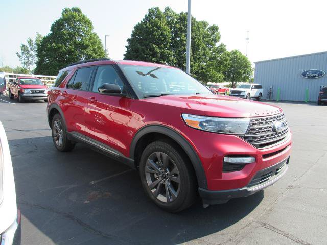 Certified 2024 Ford Explorer XLT w/ Equipment Group 202A AWD/4WD image 1