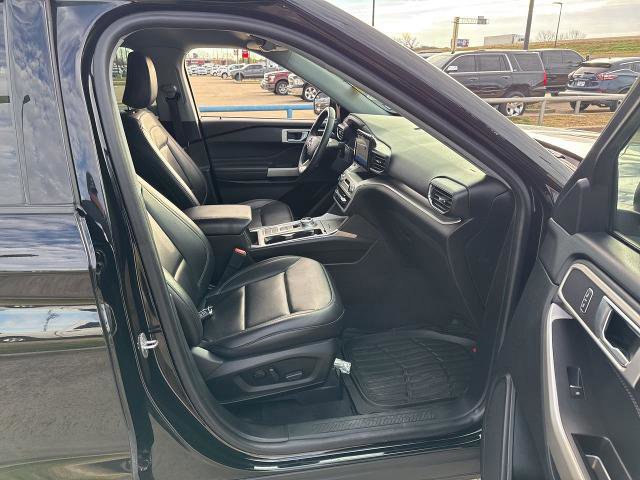 Certified 2022 Ford Explorer XLT w/ Equipment Group 202A image 16