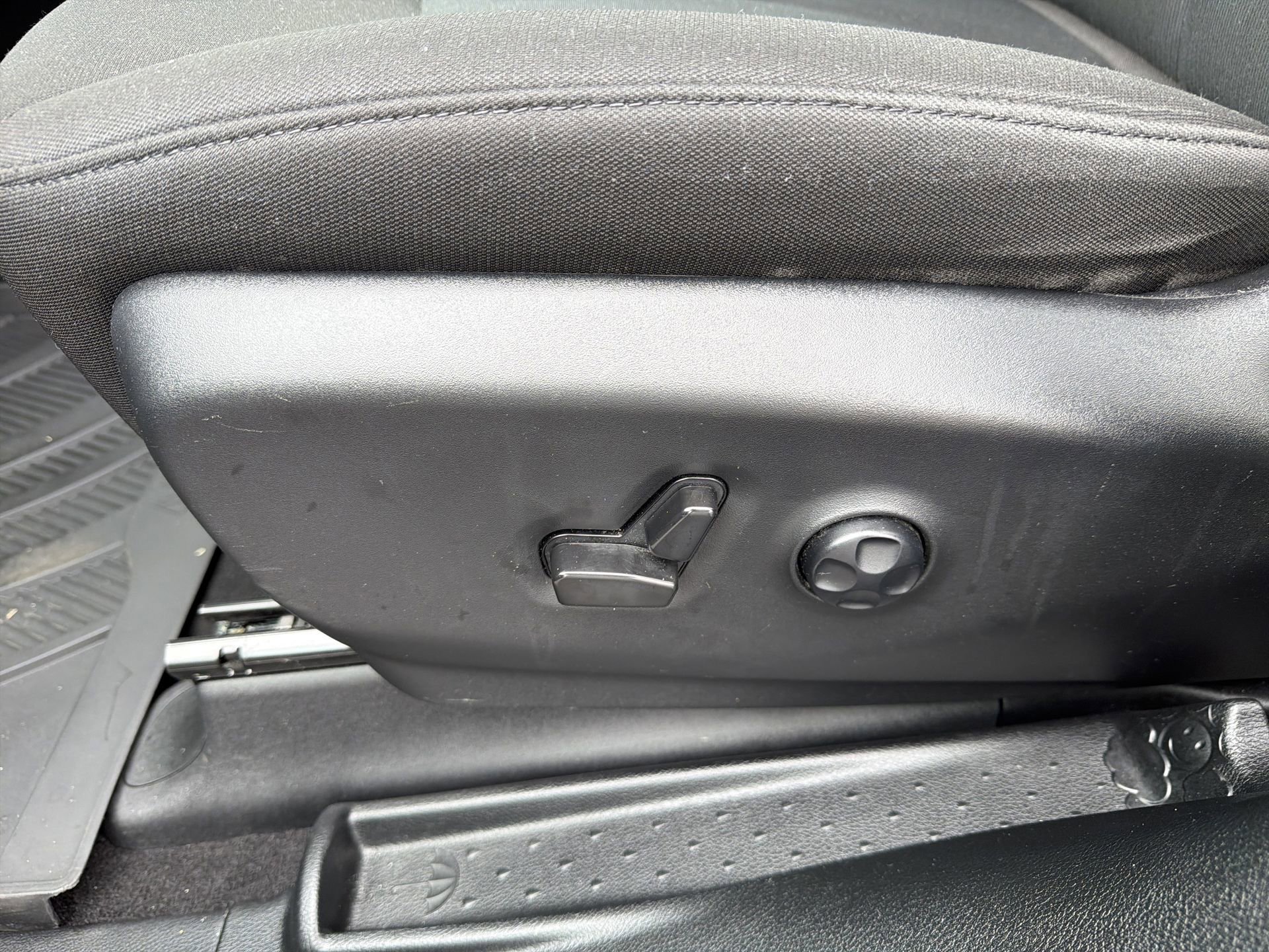 Used 2023 Chrysler Pacifica Touring image 27