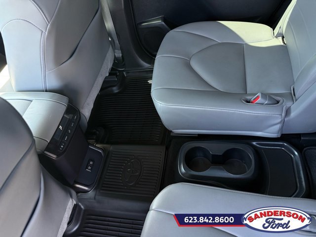 Used 2021 Toyota Highlander XLE AWD/4WD image 17