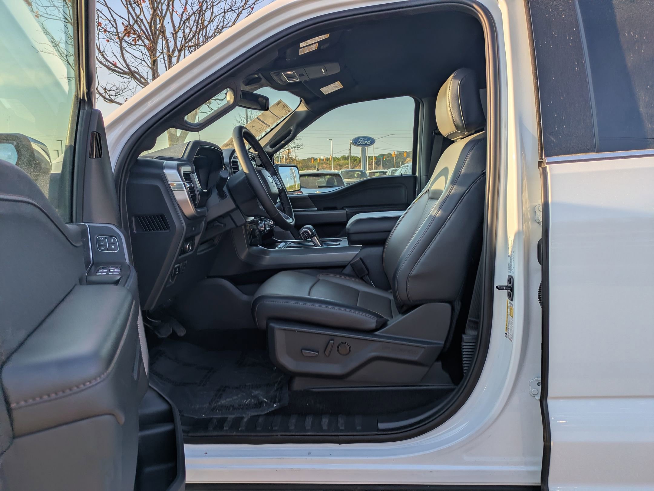 Certified 2025 Ford F150 Lariat w/ Equipment Group 501A Mid image 15