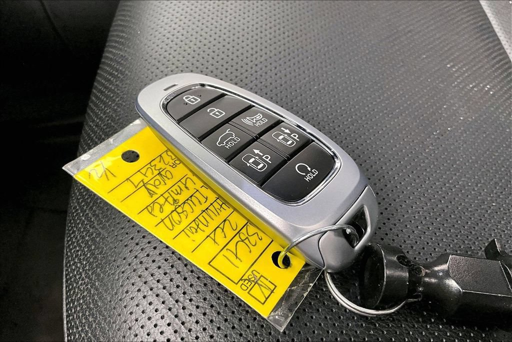 Used 2024 Hyundai Tucson Limited FWD image 11