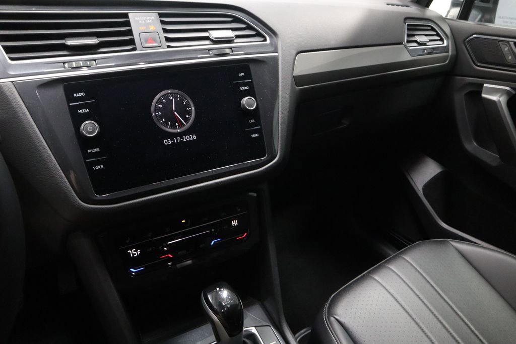 Used 2024 Volkswagen Tiguan SE image 30