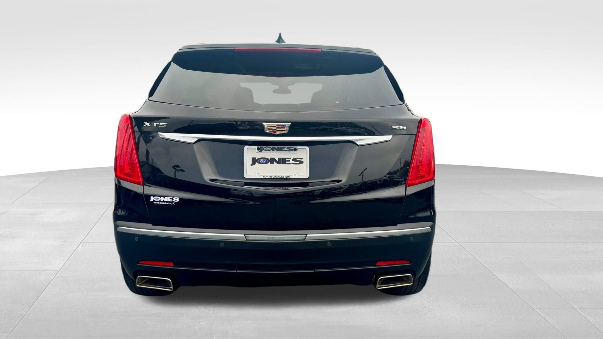 Used 2018 Cadillac XT5 Luxury w/ Driver Awareness Package image 12