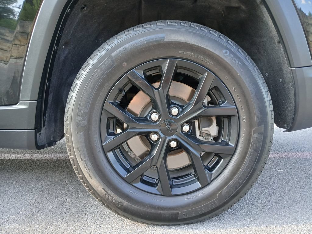 Used 2024 Jeep Grand Cherokee L Laredo RWD image 23