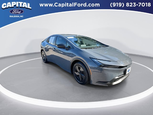 Used 2025 Toyota Prius LE FWD image 2