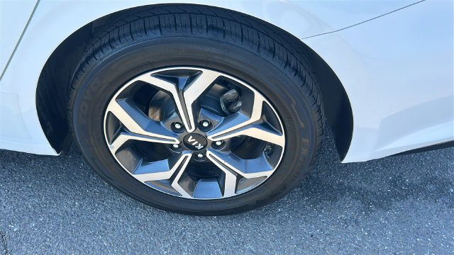 Used 2021 Kia Forte LXS FWD image 6