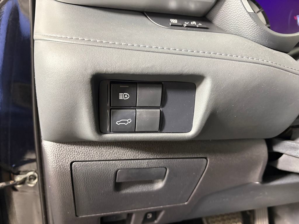 Used 2021 Toyota Highlander XLE image 14