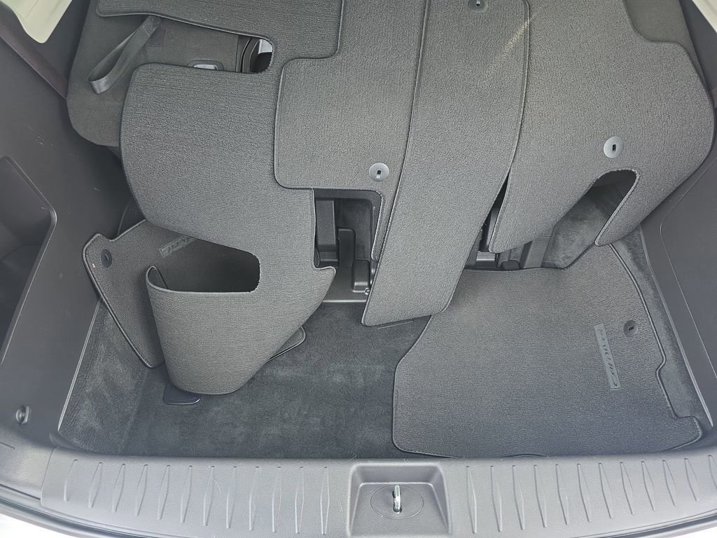Used 2023 Kia Carnival LX FWD image 11
