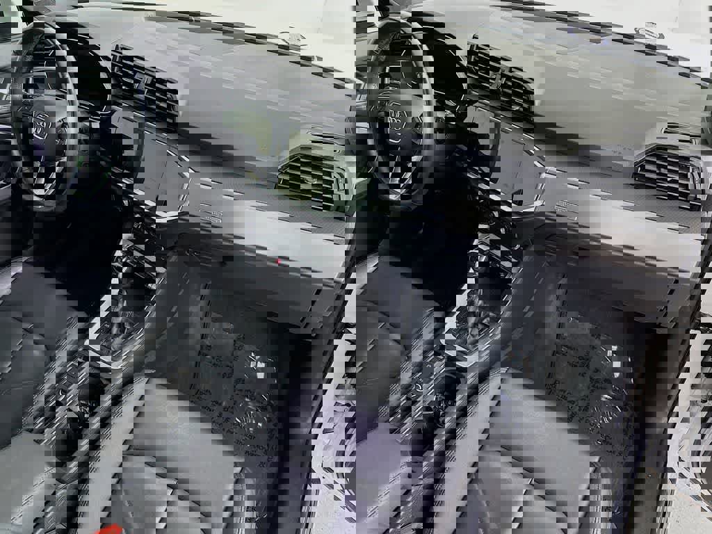 Used 2024 Audi Q3 2.0T Premium image 32