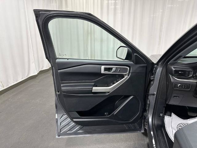 Certified 2022 Ford Explorer XLT w/ Equipment Group 202A AWD/4WD image 10