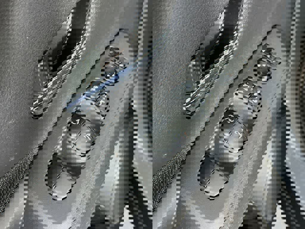 Used 2023 Nissan Kicks SV image 27