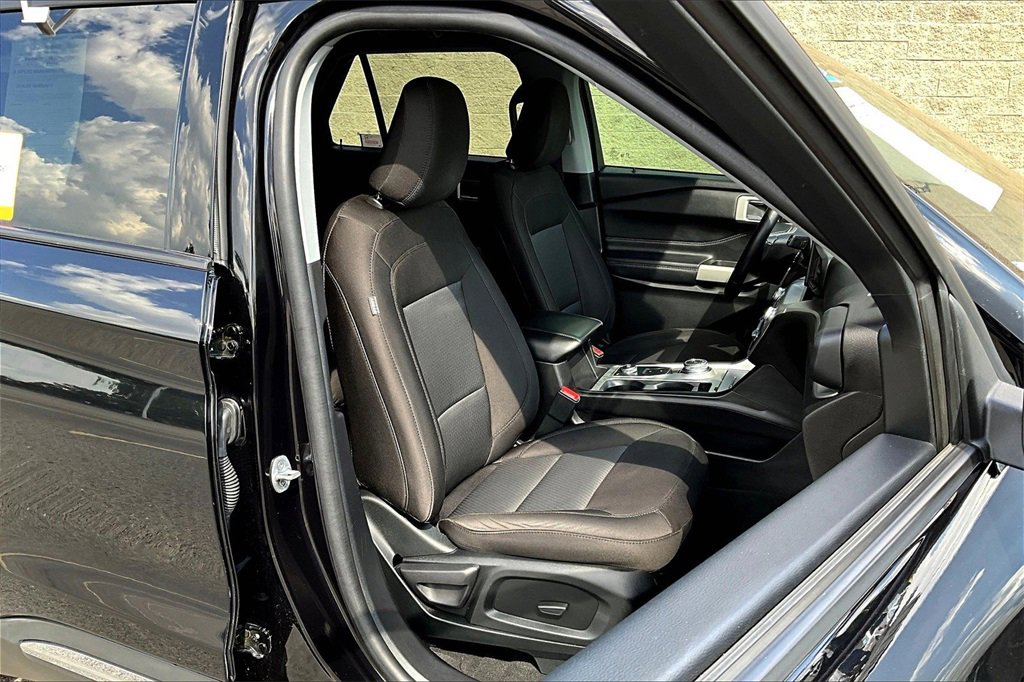 Certified 2022 Ford Explorer XLT w/ Class IV Trailer Tow Package image 7