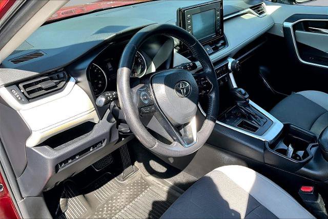 Used 2020 Toyota RAV4 XLE w/ Convenience Package FWD image 14