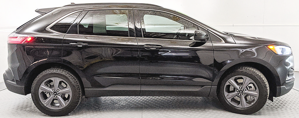 Certified 2022 Ford Edge SEL w/ Sport Appearance Package AWD/4WD image 2